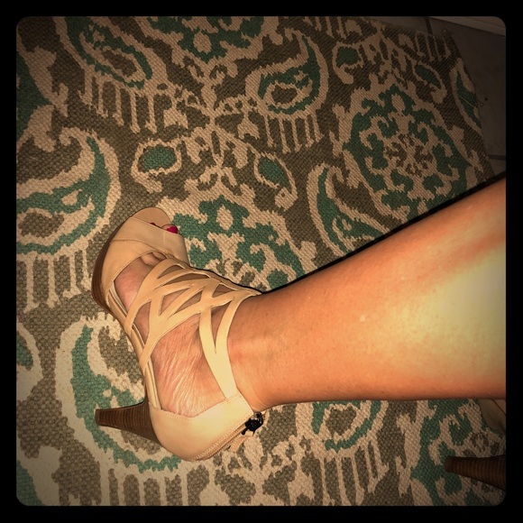 Franco Sarto peep toe pump sandals - Picture 5 of 7